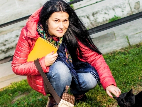 Дорогие наши помощники!

Мне очень прискорбно сообщить вам, что Инна Жмут умерла... 
Она так отважно боролась! Сердце разрывается от мысли , что ее с нами уже нет! 
Мудрая , смелая и очень добрая девушка. Мы летом с ней общались и обсуждали дальнейшие планы по сбору денег...