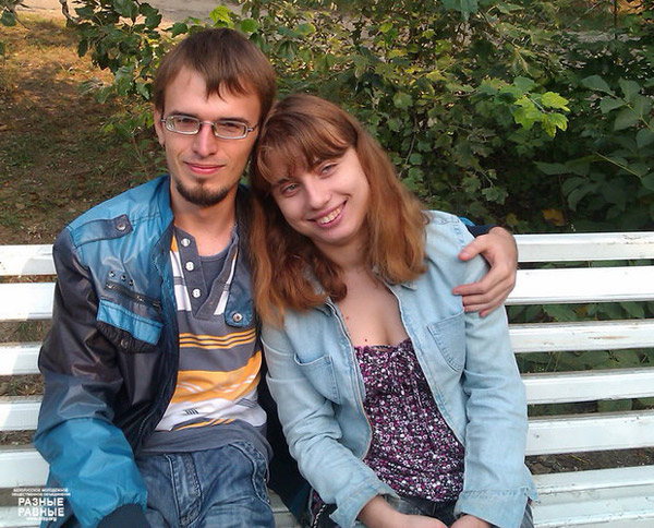 История Оли и Леши, по моему глубокому убеждению, должна была быстро закончиться. Она - белорусская девочка с диагнозом 
