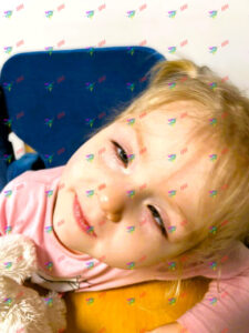 Вона плаче від болю, а ми можемо принести надію