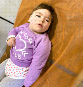 Вона плаче від болю, а ми можемо принести надію